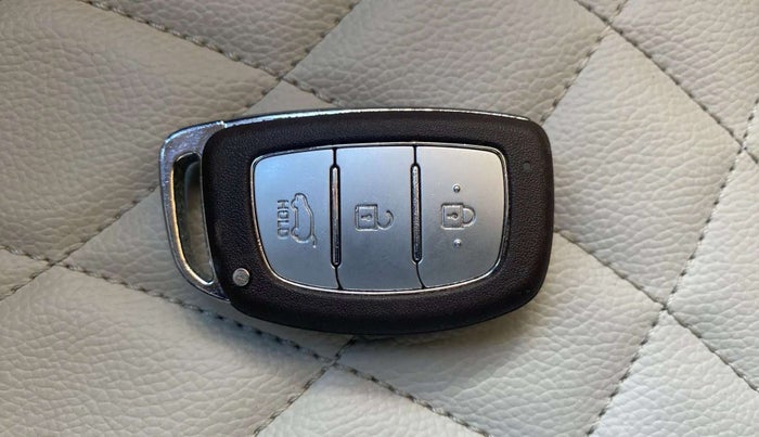 2022 Hyundai VENUE SX 1.2 PETROL, Petrol, Manual, 24,735 km, Key Close Up