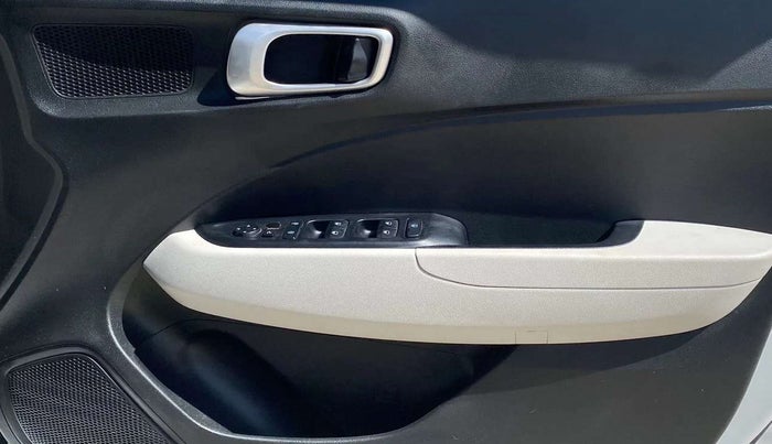 2022 Hyundai VENUE SX 1.2 PETROL, Petrol, Manual, 24,735 km, Driver Side Door Panels Control