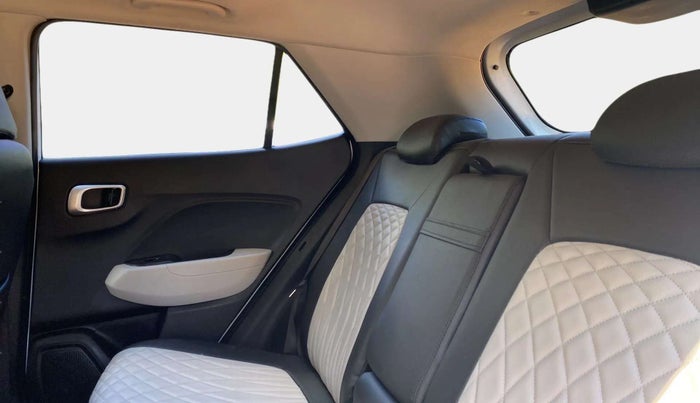 2022 Hyundai VENUE SX 1.2 PETROL, Petrol, Manual, 24,735 km, Right Side Rear Door Cabin