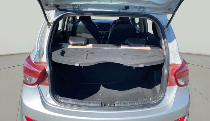 2016 Hyundai Grand i10 ASTA (O) 1.2 KAPPA VTVT, Petrol, Manual, 33,587 km, Boot Inside