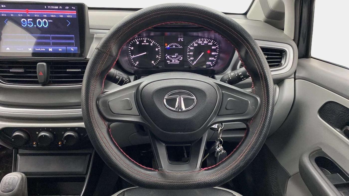 2021 Tata ALTROZ XE PETROL, Petrol, Manual, 38,551 km, Steering Wheel Close Up