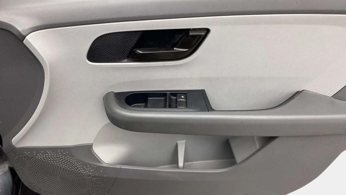 2021 Tata ALTROZ XE PETROL, Petrol, Manual, 38,551 km, Driver Side Door Panels Control