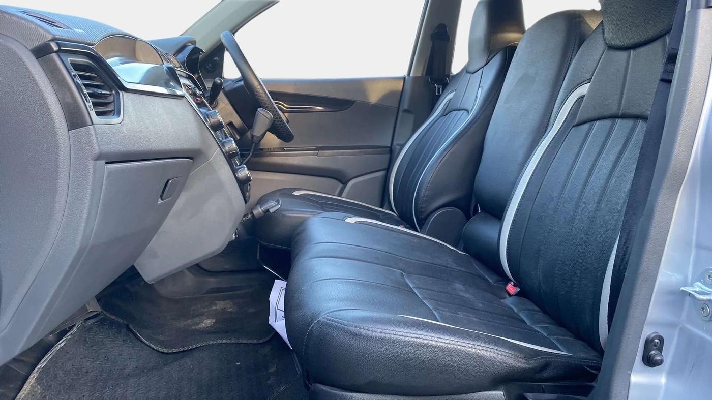 2018 Mahindra KUV 100 NXT K4+ P 6 STR, Petrol, Manual, 11,199 km, Right Side Front Door Cabin