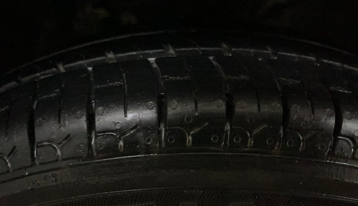 2021 Maruti Alto VXI, CNG, Manual, 71,690 km, Right Front Tyre Tread