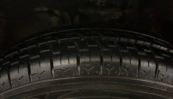 2021 Maruti Alto VXI, CNG, Manual, 71,690 km, Left Front Tyre Tread