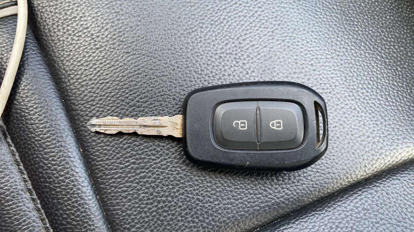 2020 Renault TRIBER RXT AMT, Petrol, Automatic, 27,961 km, Key Close Up