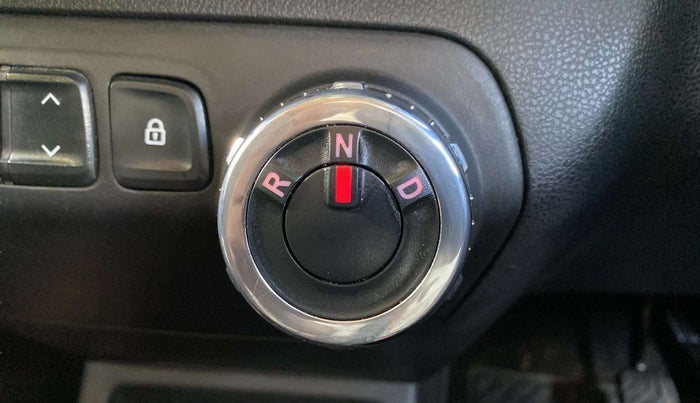 2018 Renault Kwid CLIMBER 1.0 AMT, Petrol, Automatic, 52,191 km, Gear Lever