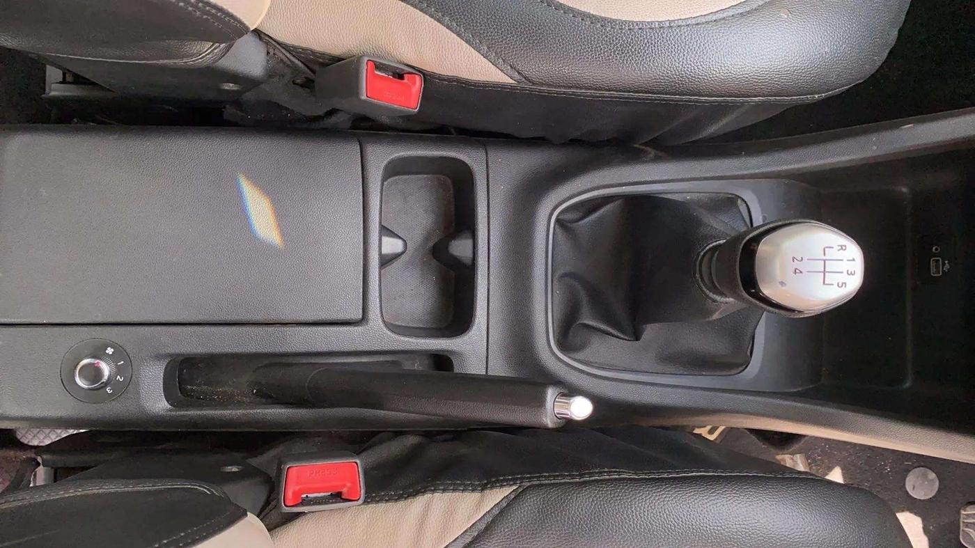 2020 Renault TRIBER RXZ, Petrol, Manual, 39,630 km, Gear Lever