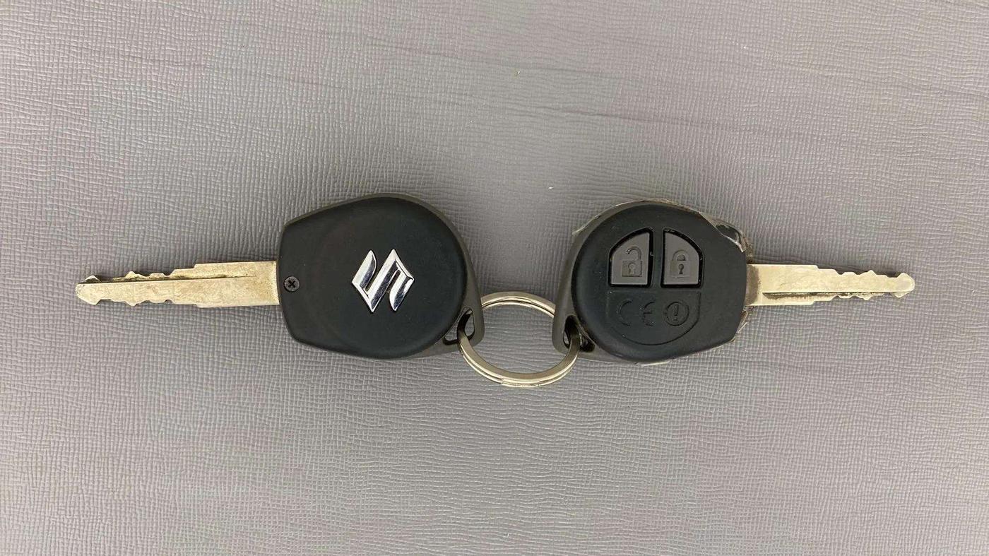 2018 Maruti Dzire VXI, Petrol, Manual, 71,920 km, Key Close Up