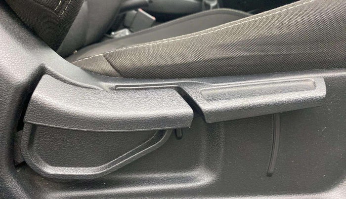 2022 Hyundai VENUE S+ 1.2, Petrol, Manual, 33,137 km, Driver Side Adjustment Panel
