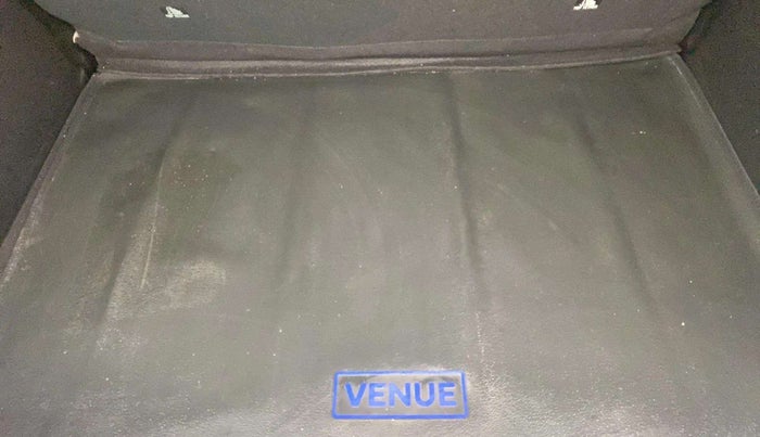 2022 Hyundai VENUE S+ 1.2, Petrol, Manual, 33,137 km, Boot Inside