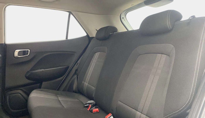 2022 Hyundai VENUE S+ 1.2, Petrol, Manual, 33,137 km, Right Side Rear Door Cabin