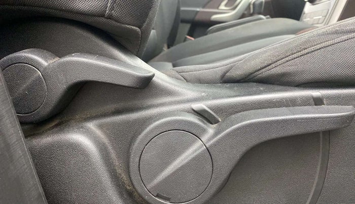 2014 Mahindra XUV500 W6, Diesel, Manual, 54,395 km, Driver Side Adjustment Panel