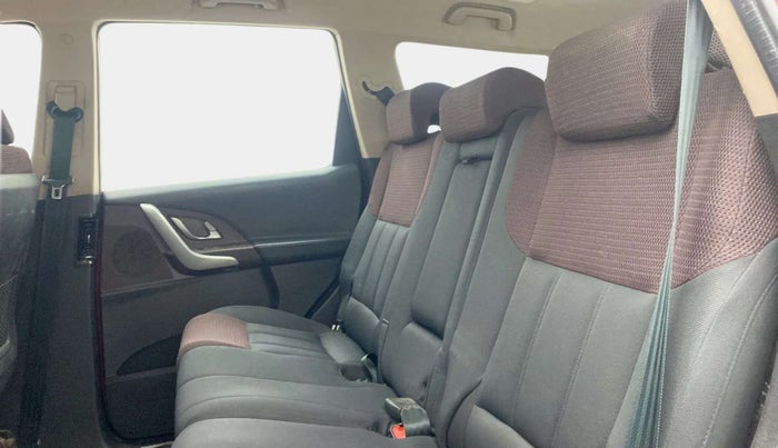 2014 Mahindra XUV500 W6, Diesel, Manual, 54,395 km, Right Side Rear Door Cabin