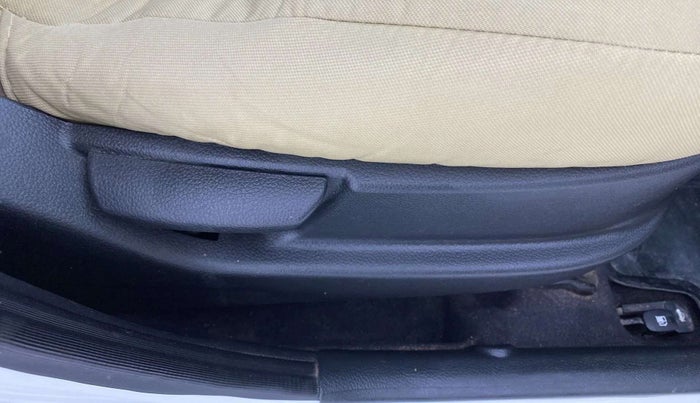 2017 Hyundai Eon ERA +, Petrol, Manual, 28,943 km, Driver Side Adjustment Panel