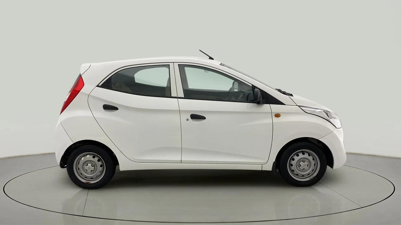 2017 Hyundai Eon ERA +, Petrol, Manual, 28,943 km, Right Side View