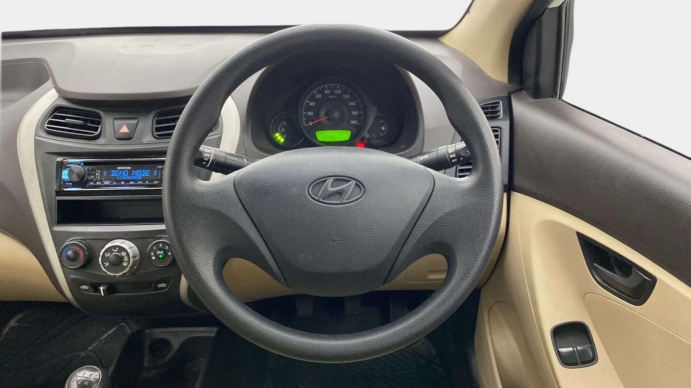 2017 Hyundai Eon ERA +, Petrol, Manual, 28,943 km, Steering Wheel Close Up