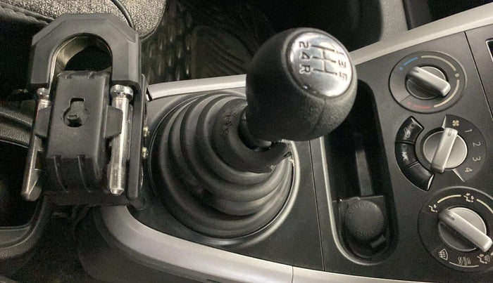 2013 Maruti Ritz VXI, Petrol, Manual, 39,700 km, Gear lever - Boot cover slightly torn