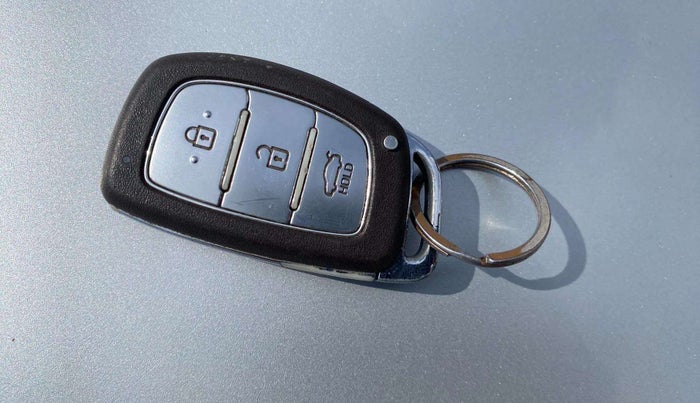 2016 Hyundai Grand i10 ASTA (O) 1.2 KAPPA VTVT, Petrol, Manual, 68,139 km, Key Close Up