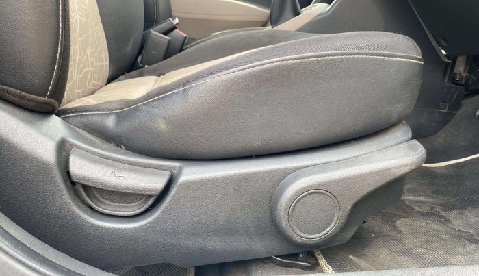 2016 Hyundai Grand i10 ASTA (O) 1.2 KAPPA VTVT, Petrol, Manual, 68,139 km, Driver Side Adjustment Panel