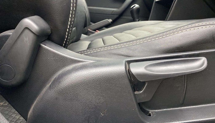 2021 Volkswagen Polo COMFORTLINE 1.0L TSI, Petrol, Manual, 28,640 km, Driver Side Adjustment Panel