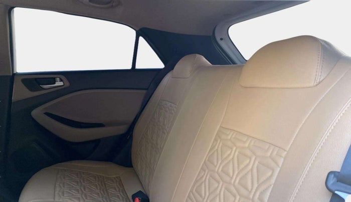 2020 Hyundai Elite i20 SPORTZ PLUS 1.2, Petrol, Manual, 42,706 km, Right Side Rear Door Cabin