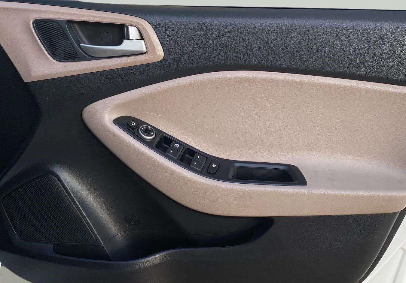2020 Hyundai Elite i20 SPORTZ PLUS 1.2, Petrol, Manual, 42,706 km, Driver Side Door Panels Control