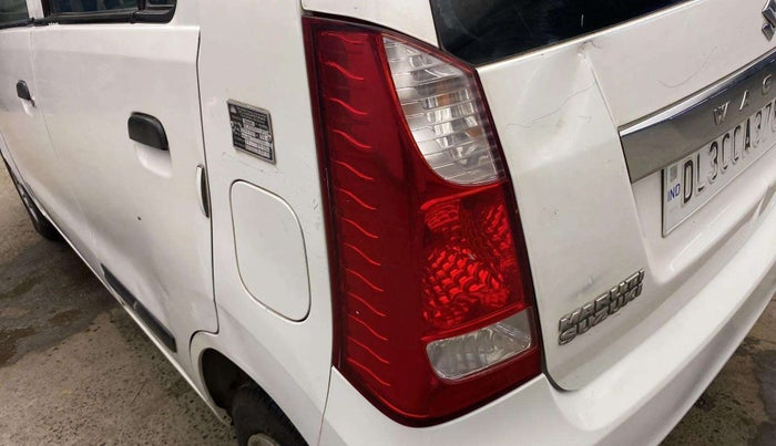 2014 Maruti Wagon R 1.0 LXI CNG, CNG, Manual, 53,940 km, Left tail light - Minor scratches