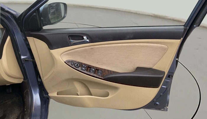 2014 Hyundai Verna FLUIDIC 1.6 VTVT SX, Petrol, Manual, 60,880 km, Driver Side Door Panels Control