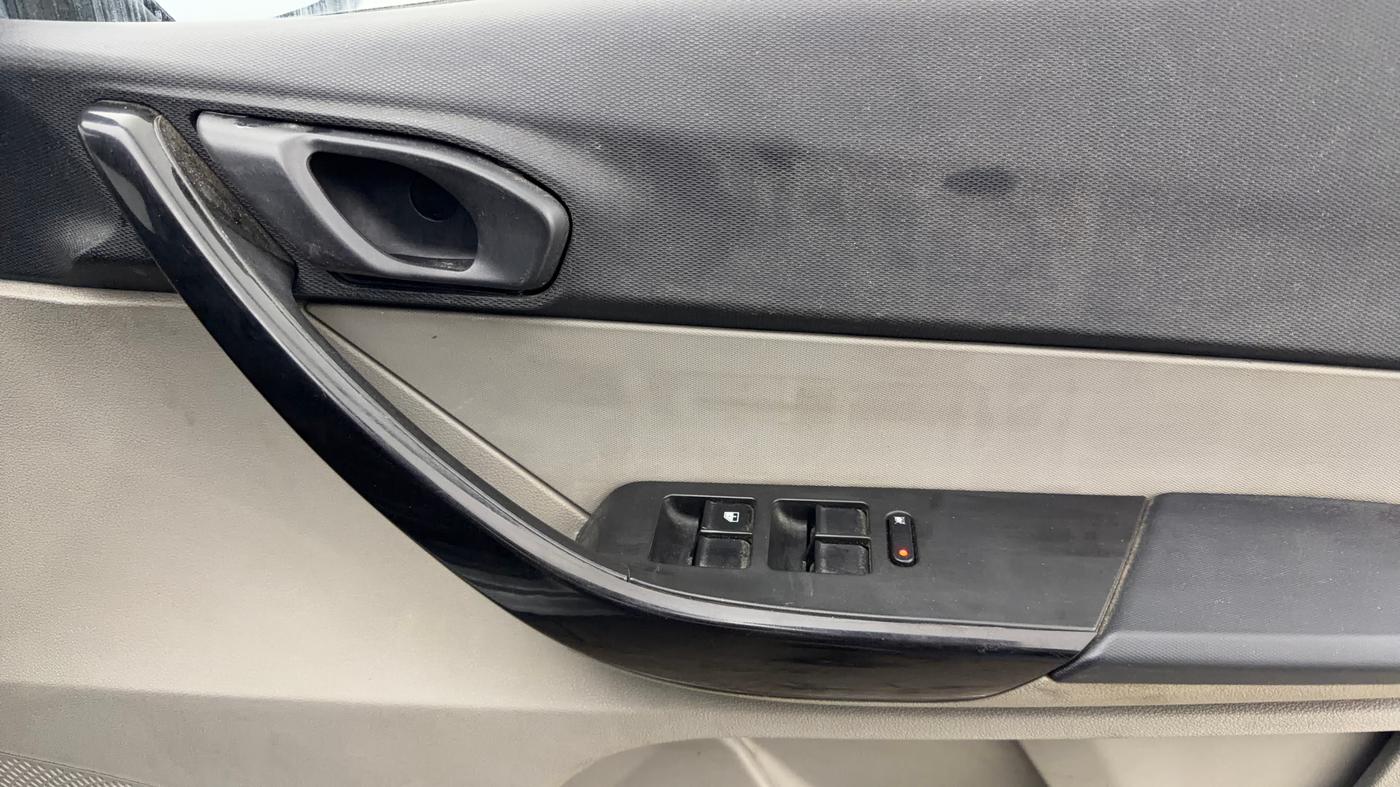 2019 Tata Tiago WIZZ EDITION PETROL, Petrol, Manual, 98,781 km, Driver Side Door Panels Control