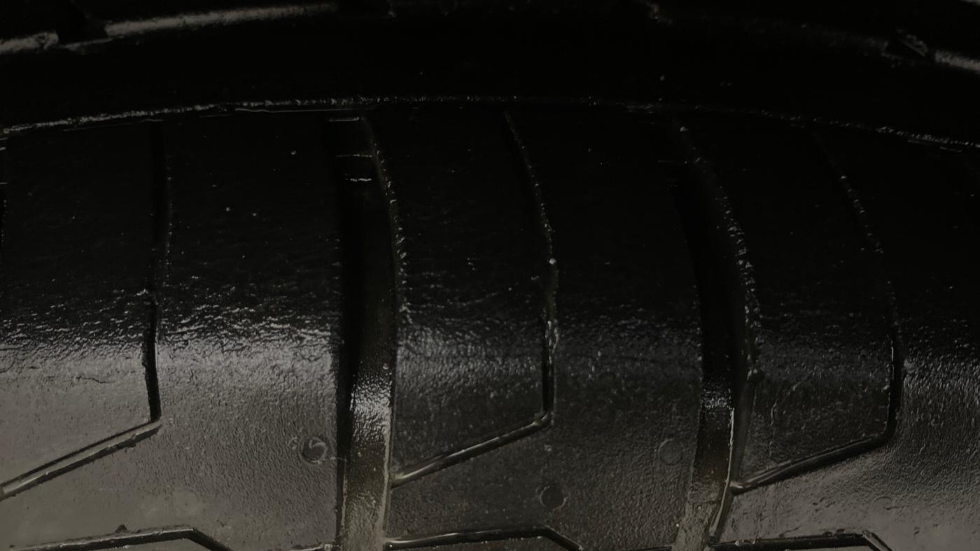 2021 Hyundai ALCAZAR PRESTIGE (O) 6STR 2.0 AT, Petrol, Automatic, 43,802 km, Left Front Tyre Tread