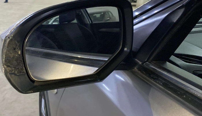 2017 Maruti Vitara Brezza ZDI, Diesel, Manual, 72,395 km, Left rear-view mirror - Cover has minor damage