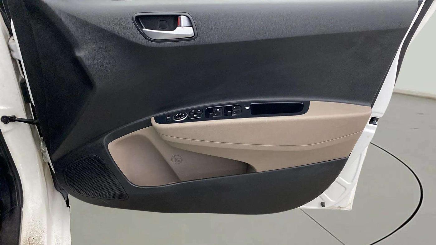 2019 Hyundai Grand i10 SPORTZ 1.2 KAPPA VTVT, Petrol, Manual, 26,056 km, Driver Side Door Panels Control