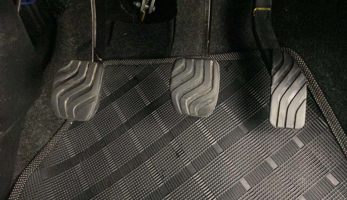 2022 Renault Kwid CLIMBER MT 1.0, Petrol, Manual, 17,507 km, Pedals