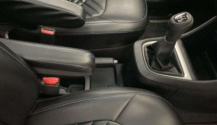 2024 Tata PUNCH ACCOMPLISHED SUNROOF MT, Petrol, Manual, 8,519 km, Gear Lever