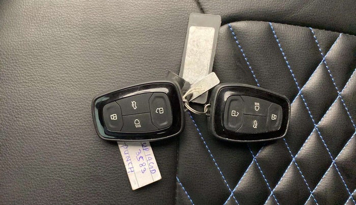 2024 Tata PUNCH ACCOMPLISHED SUNROOF MT, Petrol, Manual, 8,519 km, Key Close Up