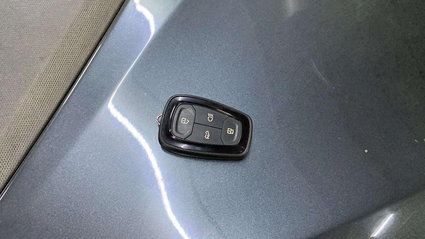 2020 Tata ALTROZ XZ PETROL, Petrol, Manual, 17,935 km, Key Close Up