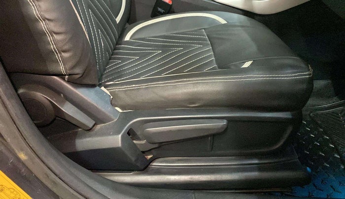 2020 Tata ALTROZ XZ PETROL, Petrol, Manual, 17,935 km, Driver Side Adjustment Panel