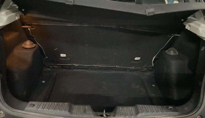 2020 Tata ALTROZ XZ PETROL, Petrol, Manual, 17,935 km, Boot Inside