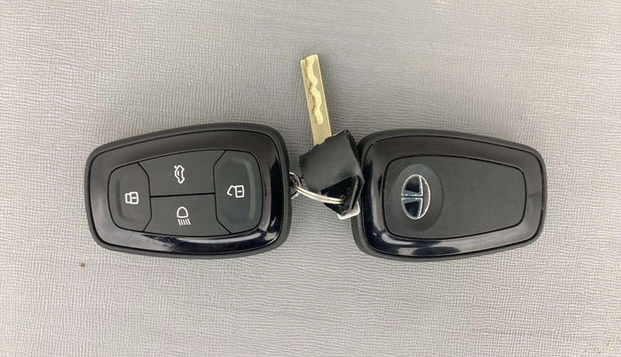 2023 Tata NEXON XZ PLUS LUXURY SUNROOF PETROL, Petrol, Manual, 14,766 km, Key Close Up