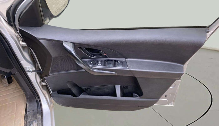 2018 Mahindra XUV500 W5, Diesel, Manual, 48,839 km, Driver Side Door Panels Control
