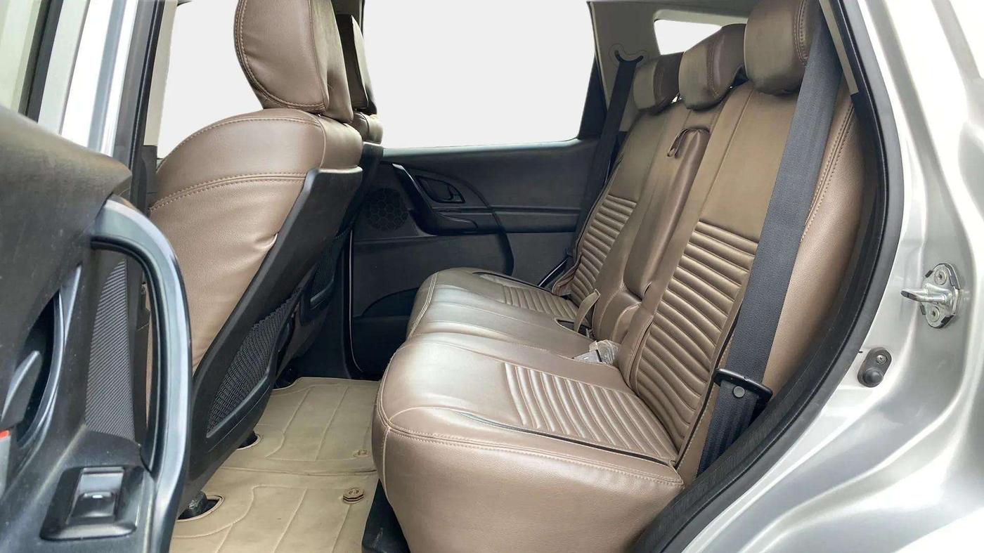 2018 Mahindra XUV500 W5, Diesel, Manual, 48,839 km, Right Side Rear Door Cabin