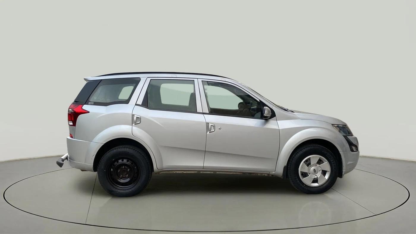 2018 Mahindra XUV500 W5, Diesel, Manual, 48,839 km, Right Side View