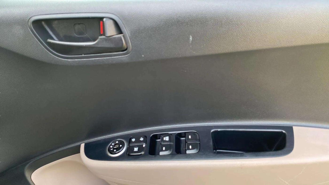 2019 Hyundai Grand i10 MAGNA 1.2 KAPPA VTVT, Petrol, Manual, 51,716 km, Driver Side Door Panels Control