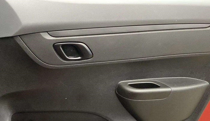 2022 Renault Kwid RXT 1.0 AMT (O), Petrol, Automatic, 16,149 km, Driver Side Door Panels Control