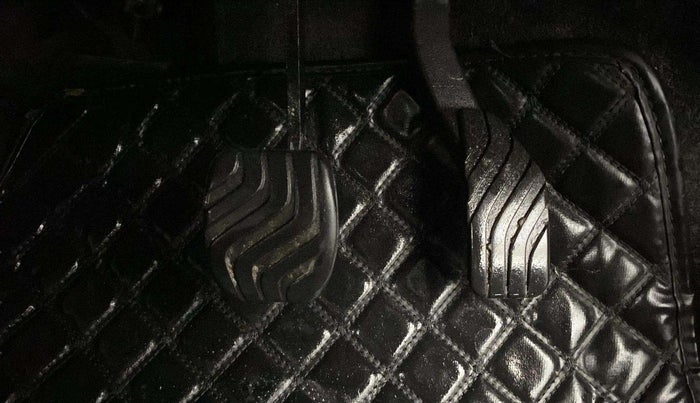 2022 Renault Kwid RXT 1.0 AMT (O), Petrol, Automatic, 16,149 km, Pedals