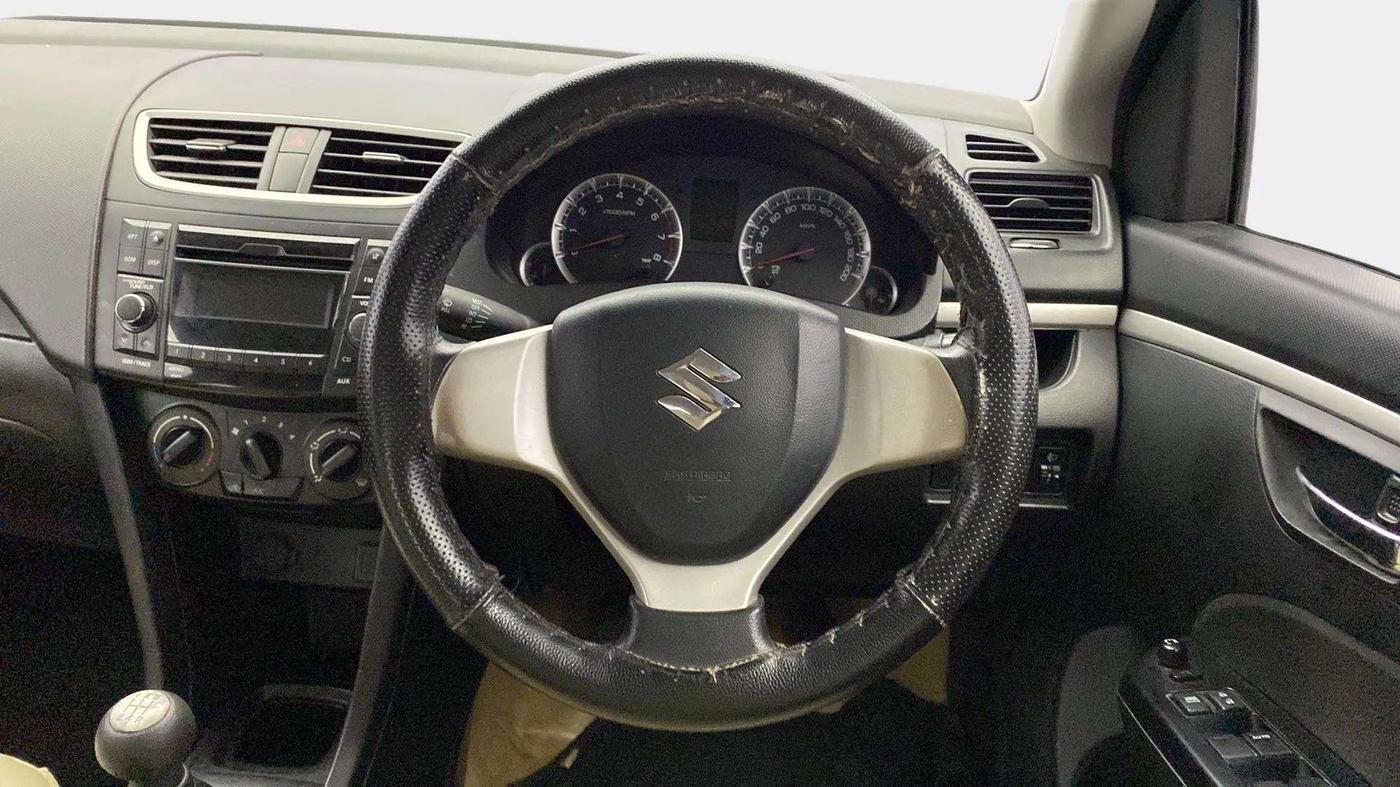 2016 Maruti Swift VXI O, Petrol, Manual, 34,408 km, Steering Wheel Close Up