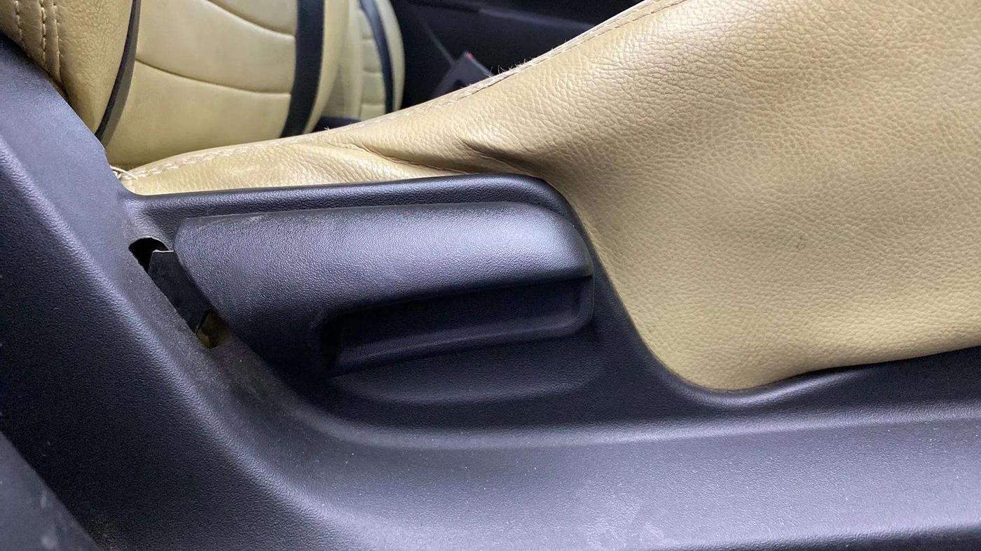 2016 Maruti Swift VXI O, Petrol, Manual, 34,408 km, Driver Side Adjustment Panel