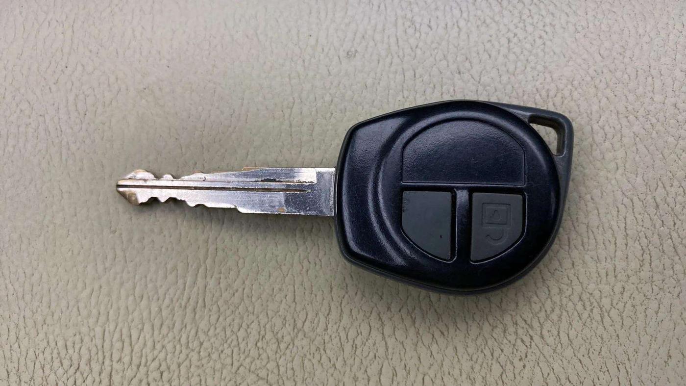 2016 Maruti Swift VXI O, Petrol, Manual, 34,408 km, Key Close Up