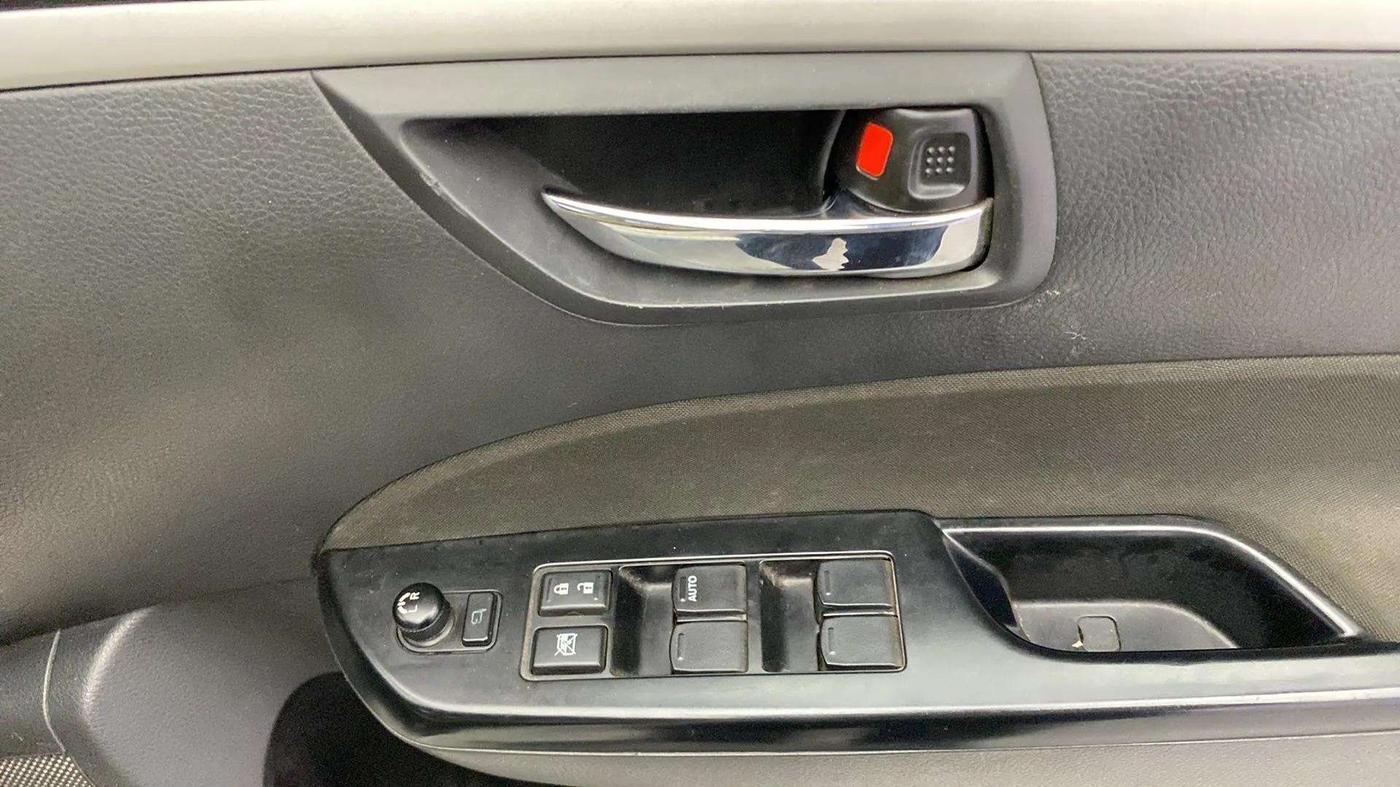 2016 Maruti Swift VXI O, Petrol, Manual, 34,408 km, Driver Side Door Panels Control